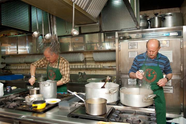 Son los socios los que cocinan en las sociedades. Foto: Hirian Aldizkaria. Flickr.