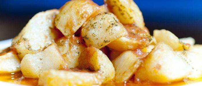 Patatas bravas.