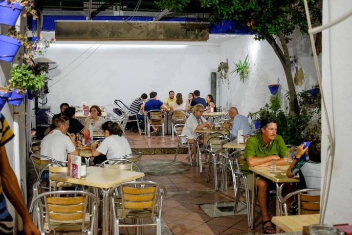 Patio interior del local, donde aún se encuentran vestigios de la época romana.