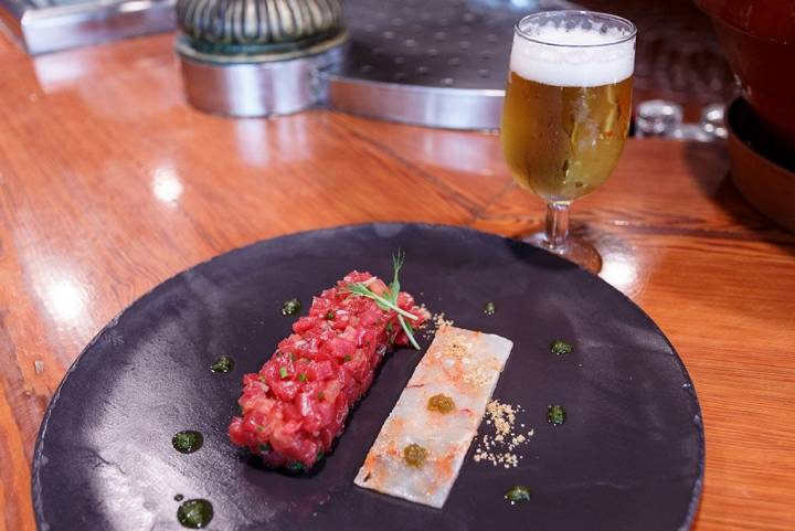 El tartar de atún rojo con carpaccio de gamba roja.