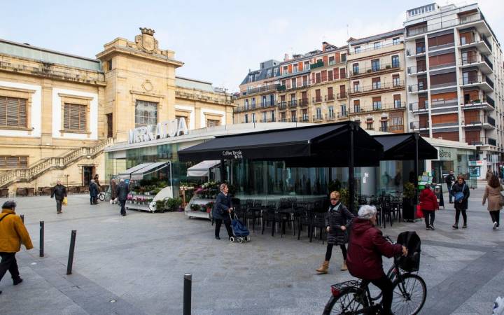 Los alrededores del mercado un día cualquiera.