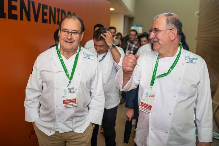 Arbelaitz, Roca y Subijana, orgullosos del triunfo de algunas de las mujeres que han pasado por sus cocinas. Foto: Alfredo Cáliz.