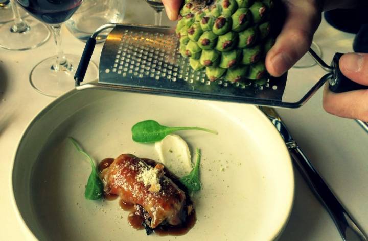 Perdiz deshuesada y rellena de chantarelas de La Botica de Matapozuelos. Foto: Rubén Arnaz