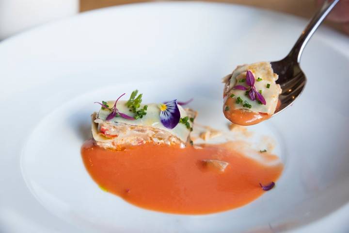 Restaurante Eme Be Garrote Grill: Lasaña fría de anchoa en gazpacho vasco. Foto: Garikoitz Díaz