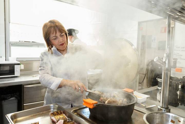 En cazuela o al horno, los arroces siempre se preparan con la fórmula de tiempo y dosificación de caldo y materia grasa.