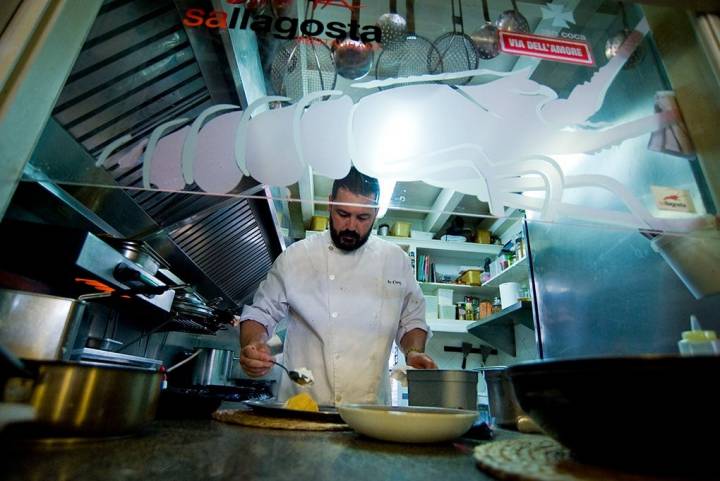 El chef ha aprendido de los mejores del mundo de la gastronomía.