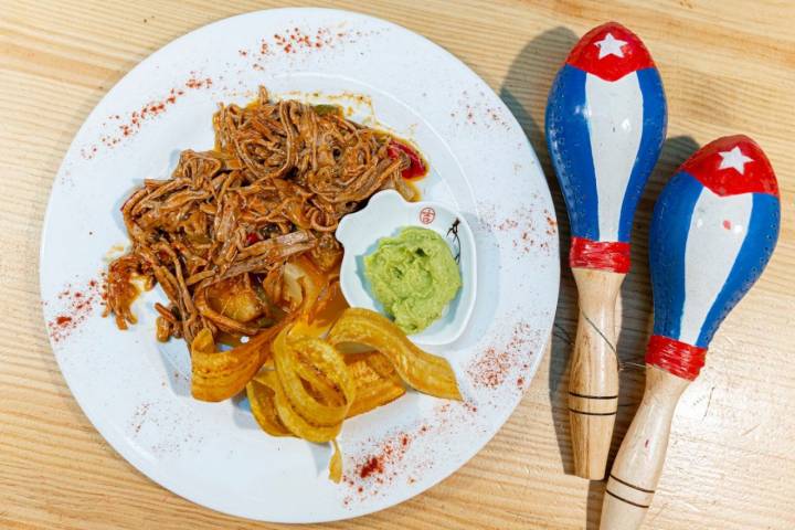 Restaurantes latinos Zaragoza: El Paladar (plátano frito, ropa vieja y queso fundido)