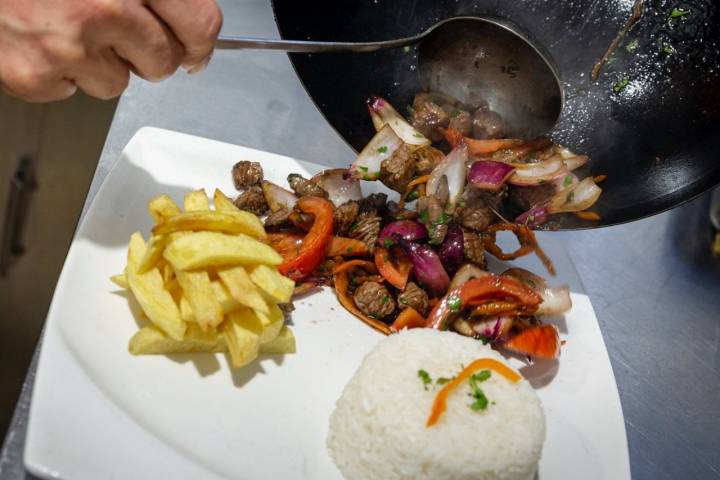 Restaurantes latinos Zaragoza: 'PerúSabor' (lomo saltado)