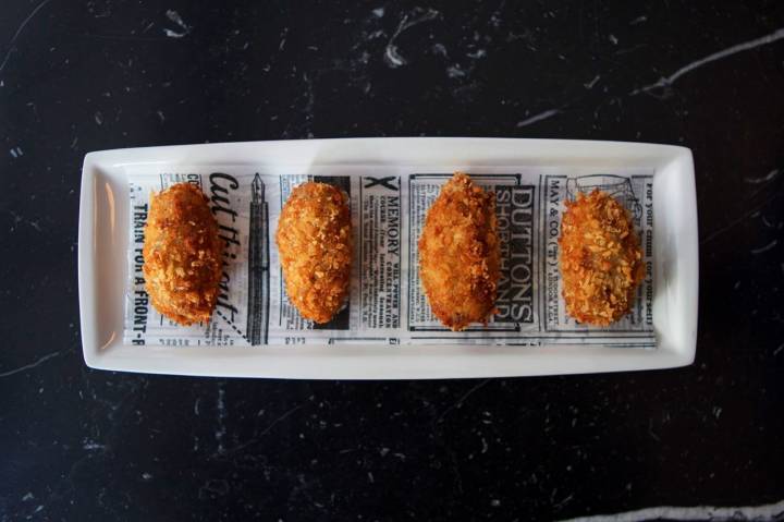 Entre los aperitivos más aclamados están las croquetas de jamón. No podía ser menos. Foto: Sinsombrero.