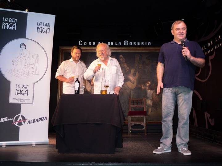 Xavi, Juan y Pedro en la presentación de su "retoño"