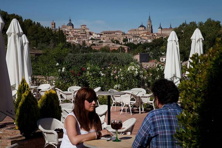 La terraza del café-bar de este cigarral abre de martes a domingo.