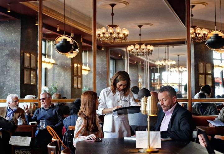 'Café Comercial', rincón legendario en la Glorieta de Bilbao. Foto: Roberto Ranero