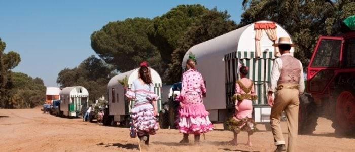 El Rocío discurre por caminos de tierra.