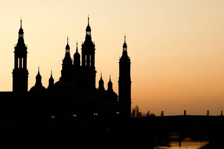 Visitar la Basílica durante la noche tiene un encanto especial. Foto: Shutterstock