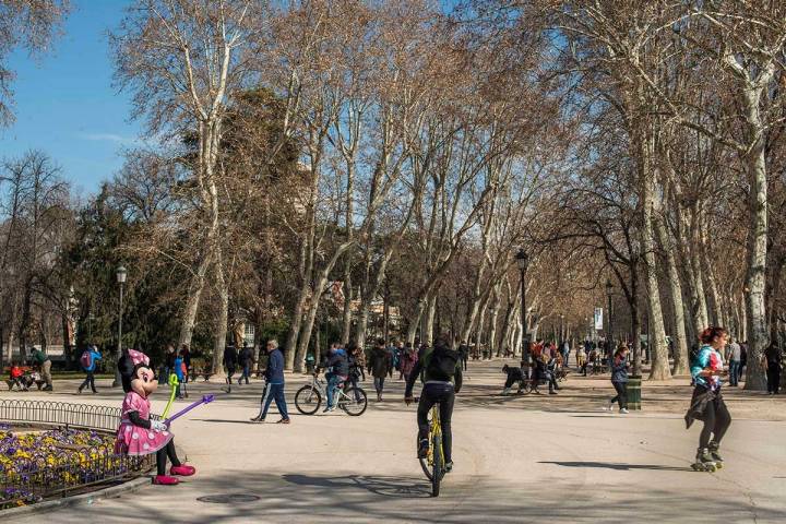 Minnie, en el inicio del Paseo del Estanque. Una espada globo, una ilusión.