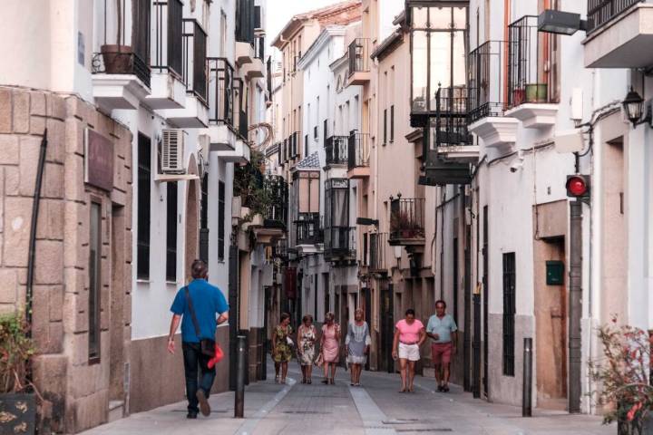 La tradición comercial placentina se extiende a las calles aledañas a la Plaza Mayor.