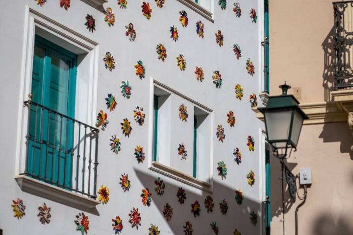 En el Campo del Príncipe, fachada del 'Hostal La Ninfa'.