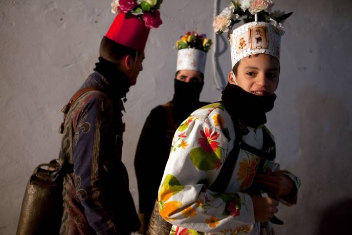 Danza y colorido no faltan en esta tradicional fiesta.