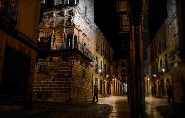 Reflejos nocturnos por los callejones ubetenses.