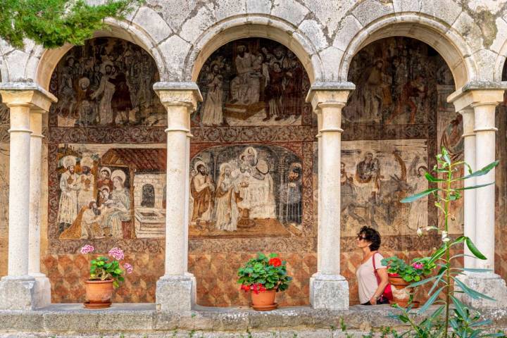 El claustro es de lo más bonito en la Colegiata de Santa María La Mayor.