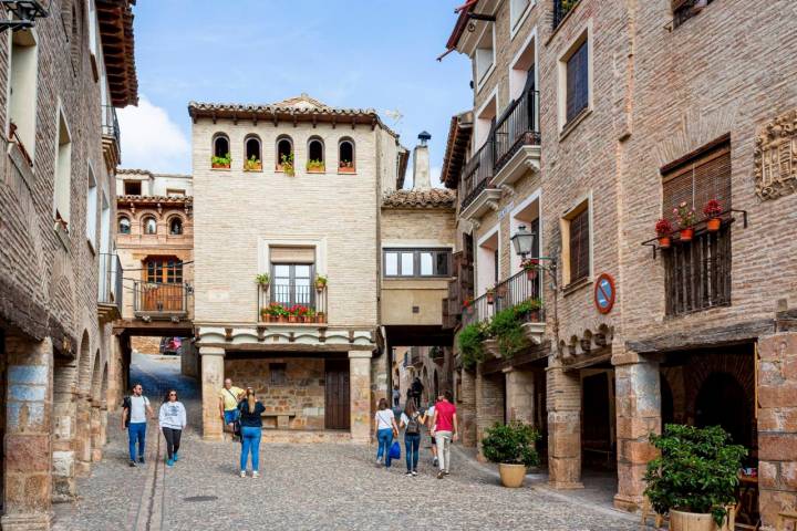 Plaza de Rafael Ayerbe, antigua Plaza Mayor.